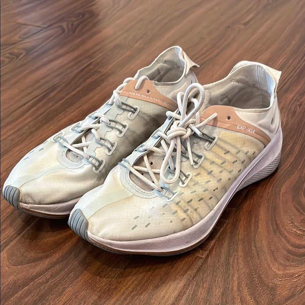 Nike - EXP-X14 USED. White and Tan Running Shoes